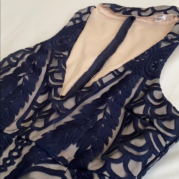 Missguided Navy Lace Choker Neck Bodycon Dress - Picture 6 of 9